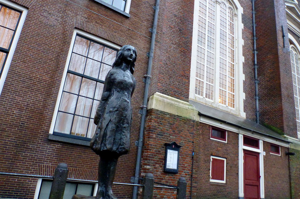 Statue devant la maison d'Anne Frank
